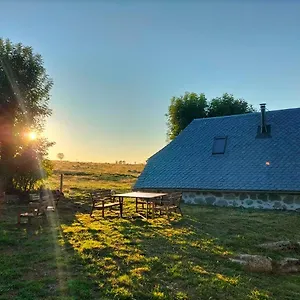 Location D'un Buron Sur L'aubrac Lacalm